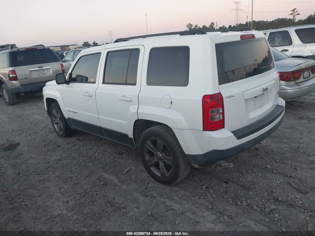 1C4NJPFA1FD296949 Jeep 2015