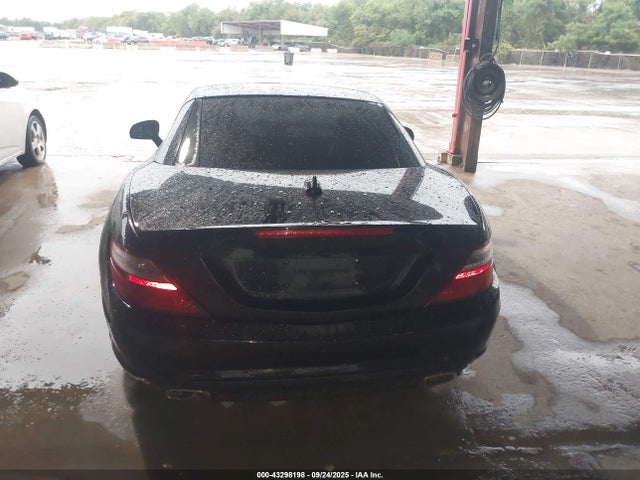 Mercedes-Benz SLK-Class 2016 WDDPK3JA6GF119637 Image 16