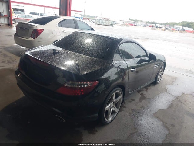 Mercedes-Benz SLK-Class 2016 WDDPK3JA6GF119637 Image 4