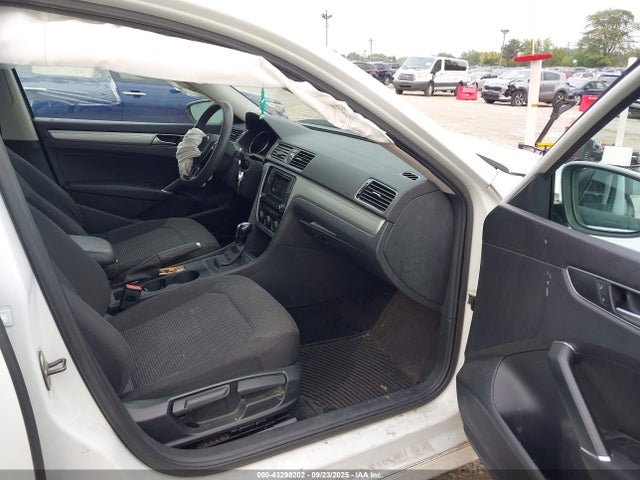 Auction sale of the 2016 Volkswagen Passat 1.8t S, vin: 1VWAS7A31GC034034, lot number: 43298202