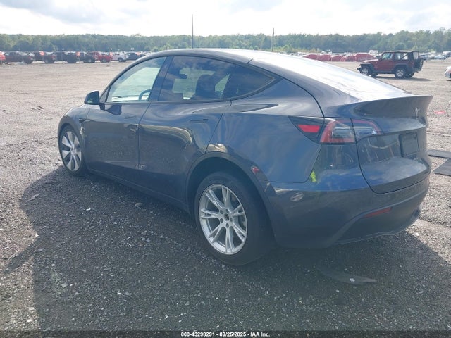 2021 TESLA MODEL Y 5YJYGDEE9MF242058 Photo 2