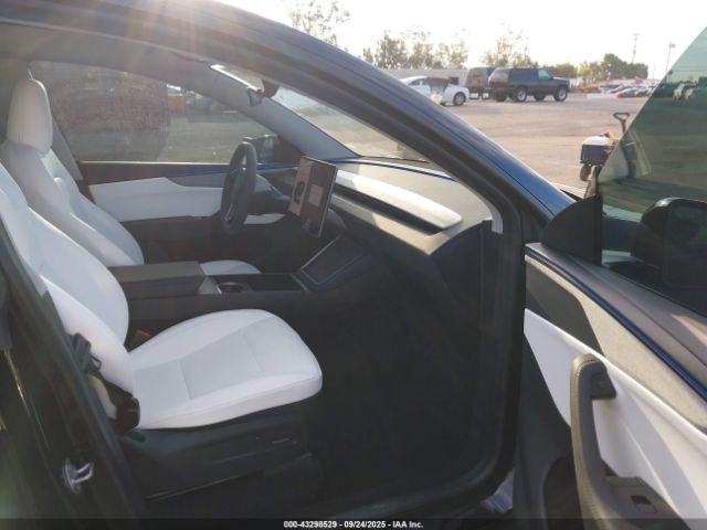 2026 TESLA MODEL Y 7SAYGDED0TF412980 Photo 4