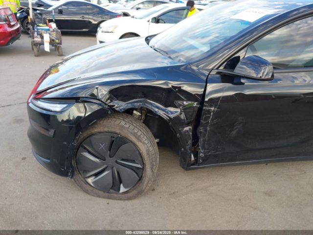 2026 TESLA MODEL Y 7SAYGDED0TF412980 Photo 5