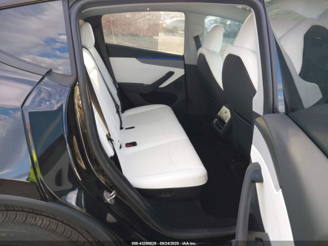 2026 TESLA MODEL Y 7SAYGDED0TF412980 Photo 7