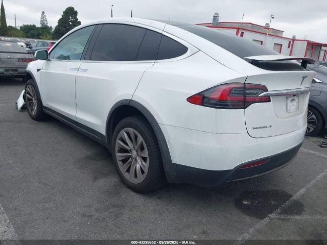 2016 TESLA MODEL X 5YJXCAE26GF002224 Photo 2