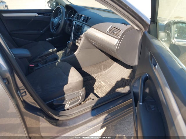 1VWAT7A39GC040676 Volkswagen 1.8t