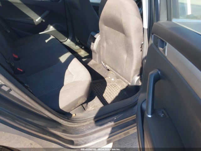 1VWAT7A39GC040676 Volkswagen 1.8t