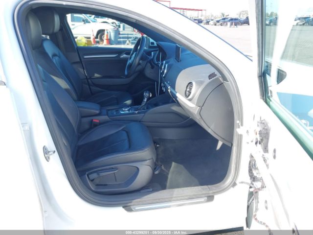 2019 AUDI A3 WAUAUGFF7KA097687 Photo 4