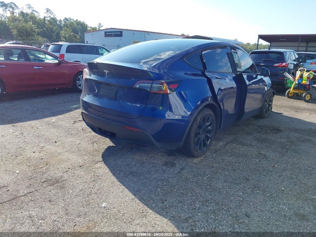 2023 TESLA MODEL Y 7SAYGDEE7PA137281 Photo 3