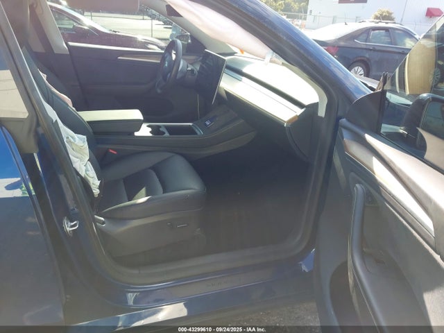 2023 TESLA MODEL Y 7SAYGDEE7PA137281 Photo 4