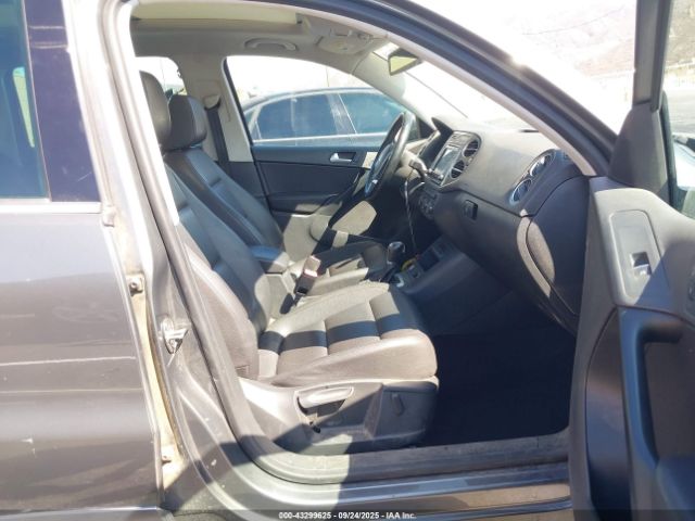 2017 VOLKSWAGEN TIGUAN WVGSV7AX0HK030111 Photo 4