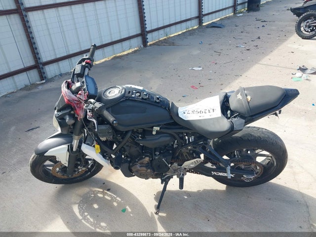 Yamaha FZ07 2016 JYARM06E1GA007618 Image 13