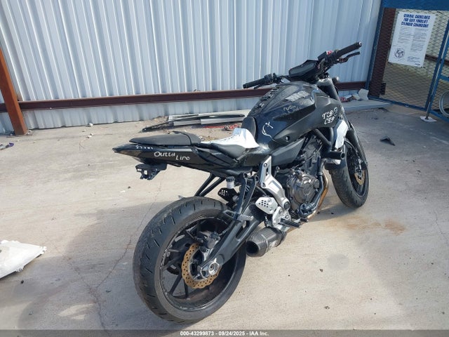 Yamaha FZ07 2016 JYARM06E1GA007618 Image 4