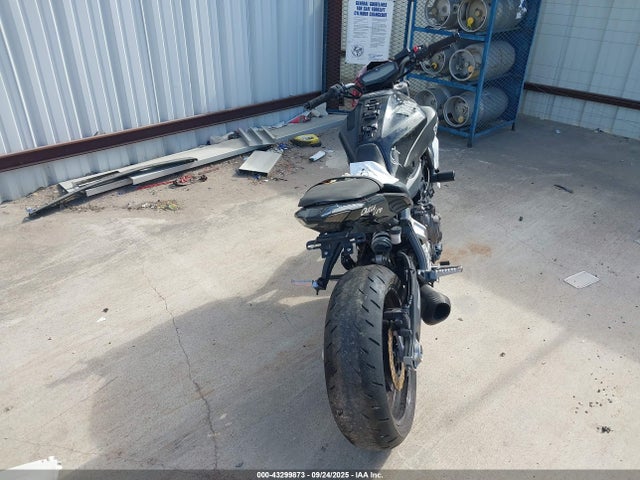 Yamaha FZ07 2016 JYARM06E1GA007618 Image 6