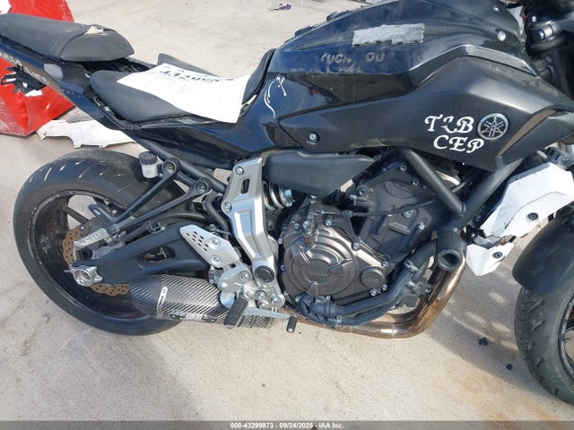 Yamaha FZ07 2016 JYARM06E1GA007618 Image 8