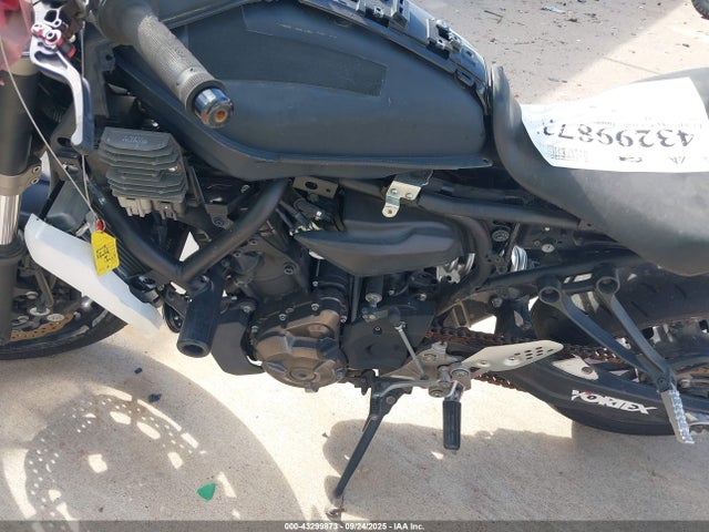 Yamaha FZ07 2016 JYARM06E1GA007618 Image 9