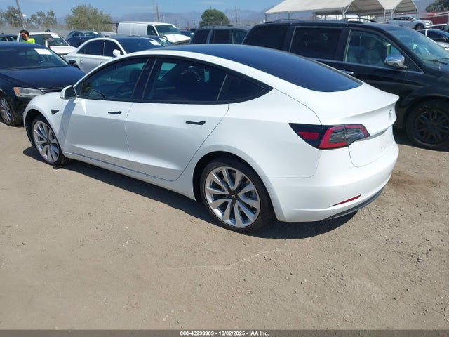 2018 TESLA MODEL 3 5YJ3E1EA3JF048858 Photo 2