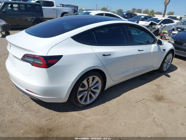 2018 TESLA MODEL 3 5YJ3E1EA3JF048858 Photo 3