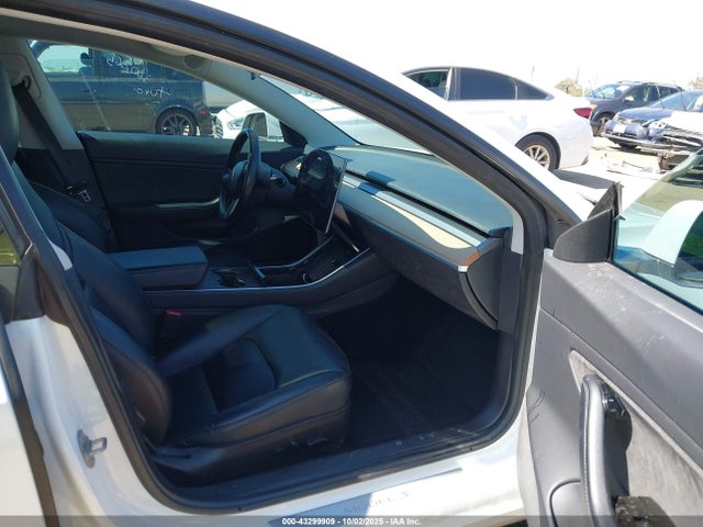 2018 TESLA MODEL 3 5YJ3E1EA3JF048858 Photo 4
