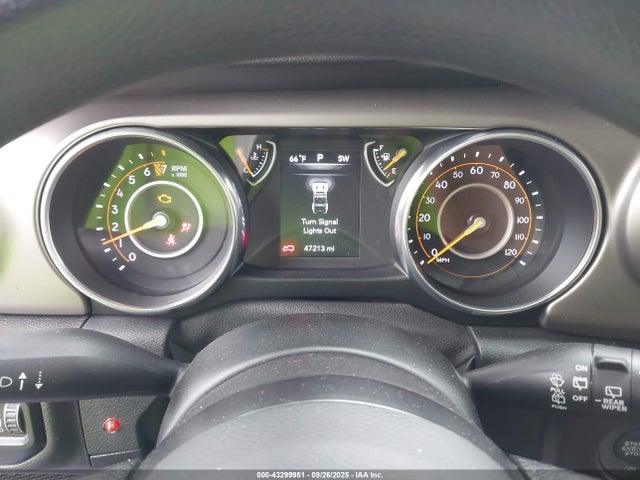 1C4HJXDG2JW183254 Jeep Wrangler