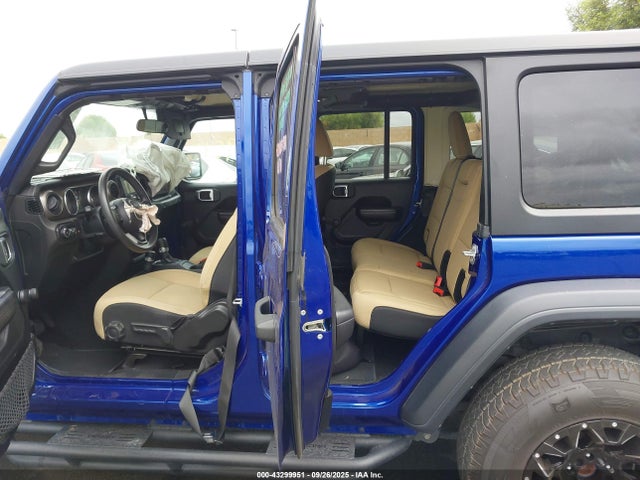 1C4HJXDG2JW183254 Jeep Wrangler