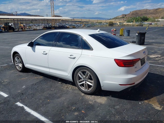 2017 AUDI A4 WAUANAF40HN011842 Photo 2
