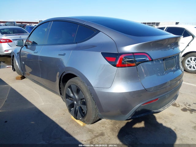 2025 TESLA MODEL Y 7SAYGDEE5SF297221 Photo 2