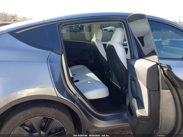 2025 TESLA MODEL Y 7SAYGDEE5SF297221 Photo 7