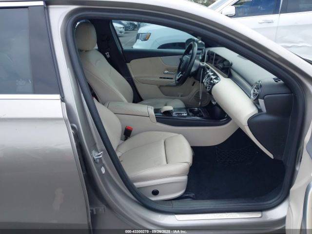 2020 MERCEDES-BENZ A 220 W1K3G4EB2LW043854 Photo 4
