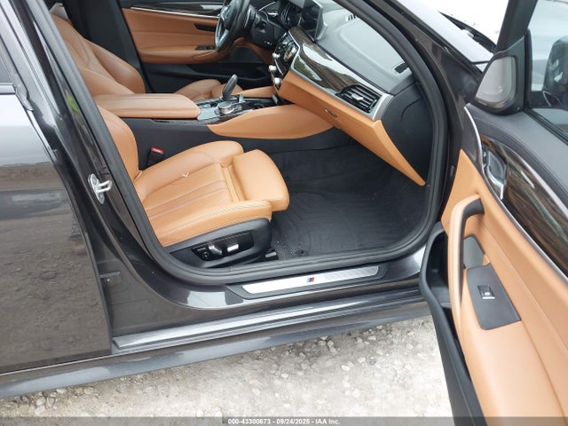 WBAJE7C33HG887825 BMW 540I