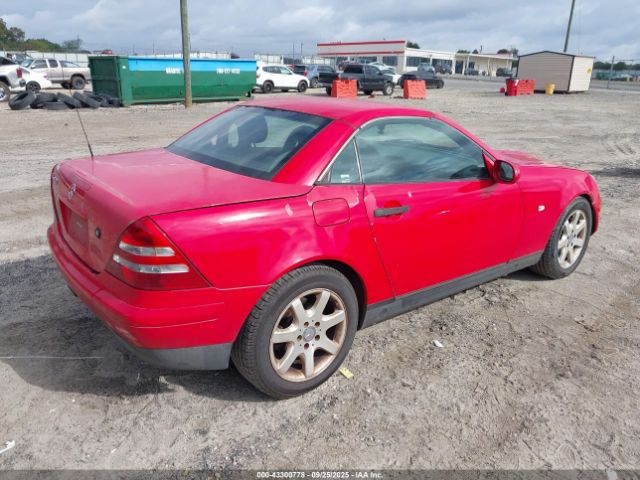 1999 MERCEDES-BENZ SLK 230 WDBKK47F8XF118310 Photo 3