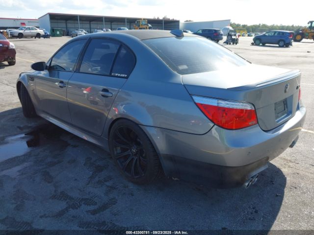 2008 BMW M5 WBSNB93518CX08742 Photo 2