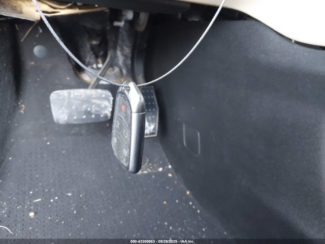 2017 CADILLAC XT5 1GYKNCRS4HZ109613 Photo 10