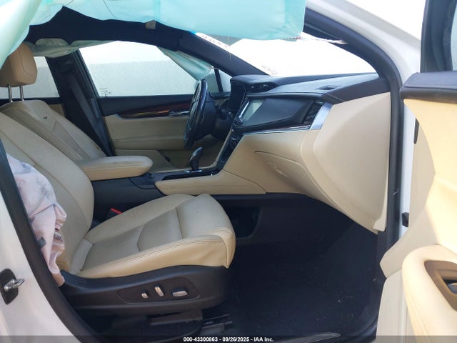 2017 CADILLAC XT5 1GYKNCRS4HZ109613 Photo 4