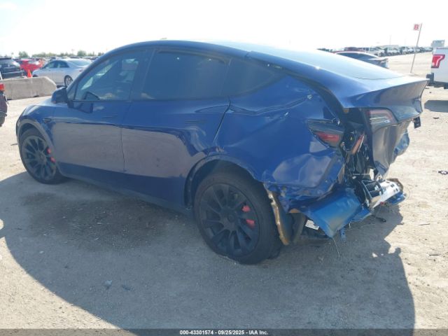 2021 TESLA MODEL Y 5YJYGDEEXMF233160 Photo 2