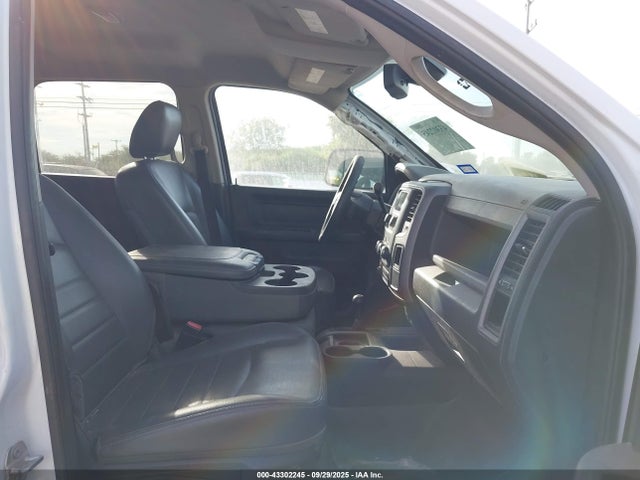 RAM 2018 2018 3C6UR5HL2JG313235 Image 5