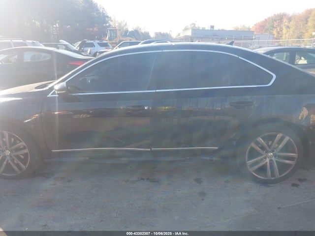 2017 Volkswagen Passat 1.8t R-line მანქანა იყიდება აუქციონზე, vin: 1VWDT7A35HC082650, აუქციონის ნომერი: 43302307