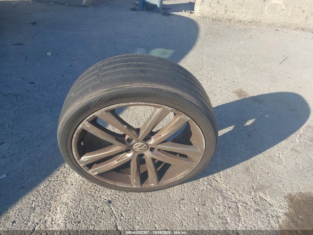 2017 Volkswagen Passat 1.8t R-line მანქანა იყიდება აუქციონზე, vin: 1VWDT7A35HC082650, აუქციონის ნომერი: 43302307