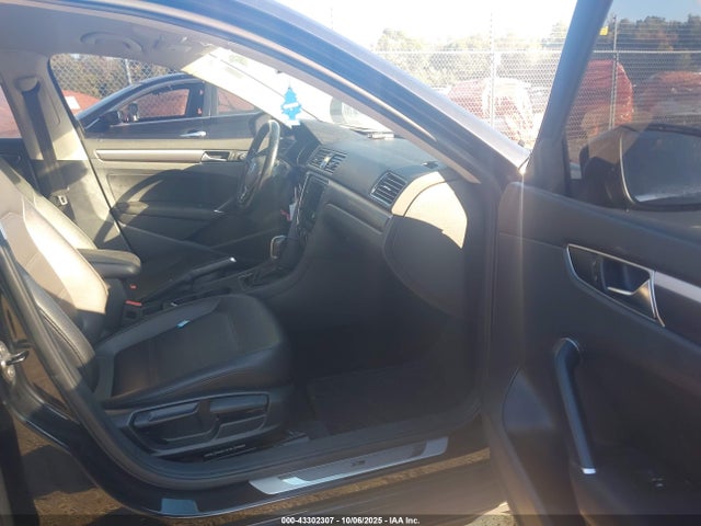 2017 Volkswagen Passat 1.8t R-line მანქანა იყიდება აუქციონზე, vin: 1VWDT7A35HC082650, აუქციონის ნომერი: 43302307