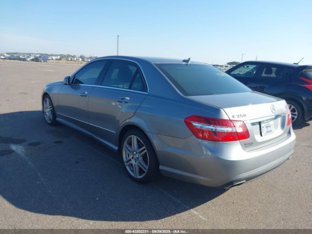2010 MERCEDES-BENZ E 350 WDDHF8HB1AA133583 Photo 2