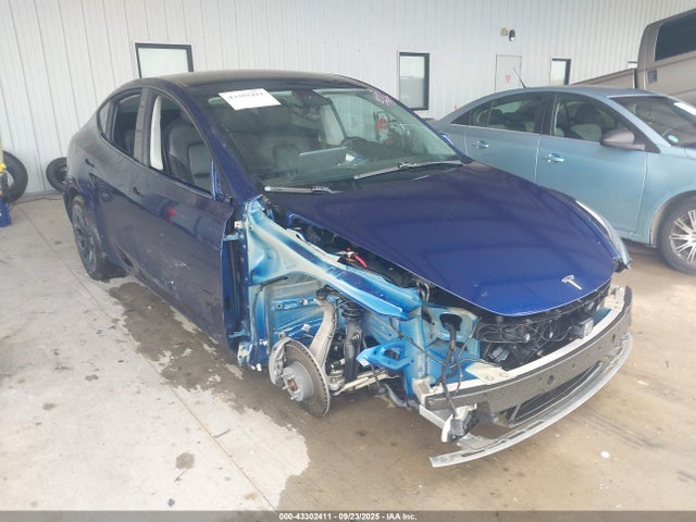 2021 TESLA MODEL Y 5YJYGDEEXMF070574 Photo 0