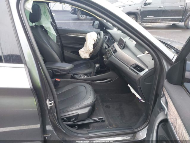 2016 BMW X1 WBXHT3C36G5E49901 Photo 4