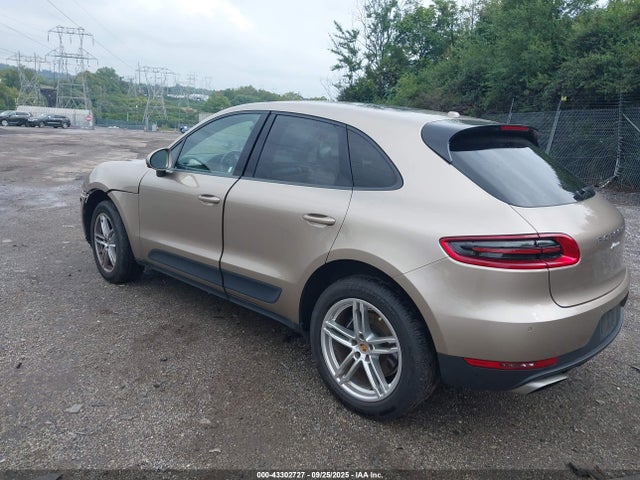 Porsche Macan 2018 WP1AA2A50JLB11220 Image 3