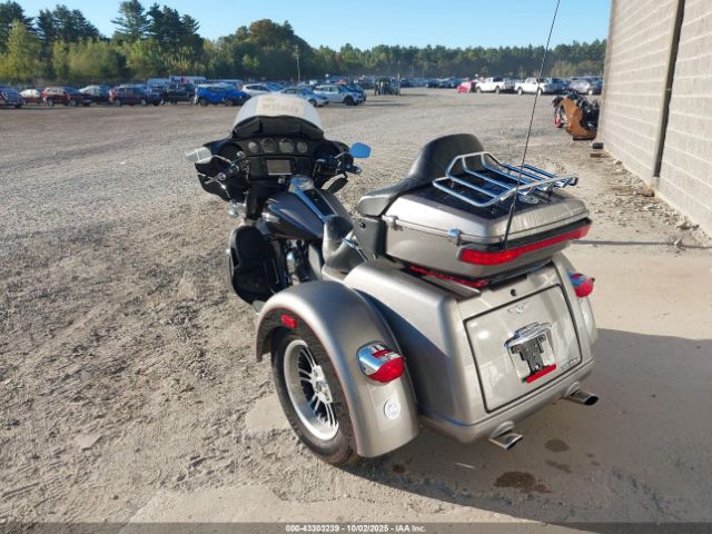 2016 HARLEY-DAVIDSON FLHTCUTG 1HD1MAL11GB855807 Photo 2