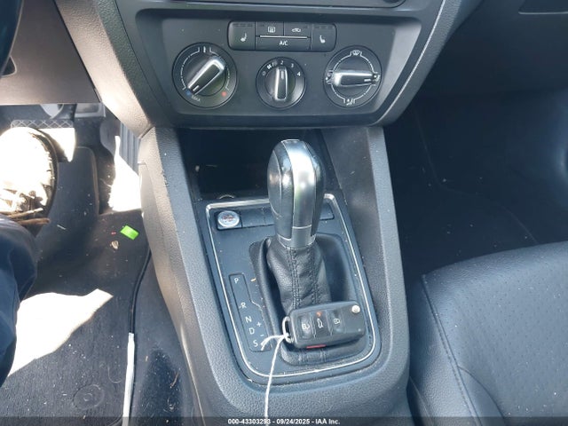3VWD17AJ0FM259668 Volkswagen 1.8t