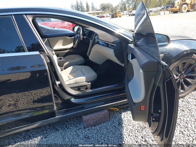 2015 TESLA MODEL S 5YJSA1H49FF084915 Photo 4
