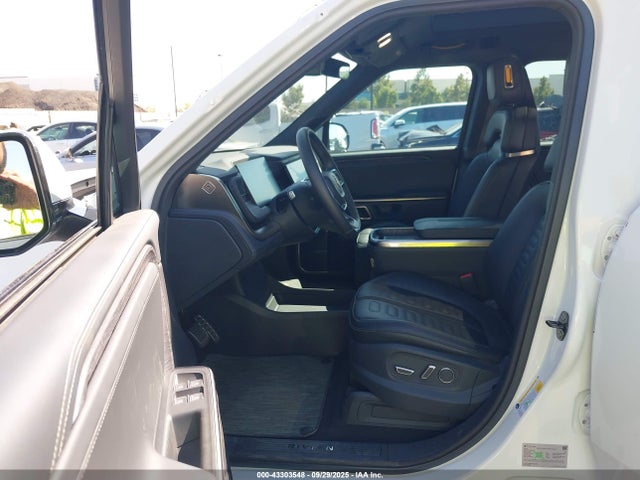 Rivian r1t 2022 7FCTGAAA1NN015309 Image 23