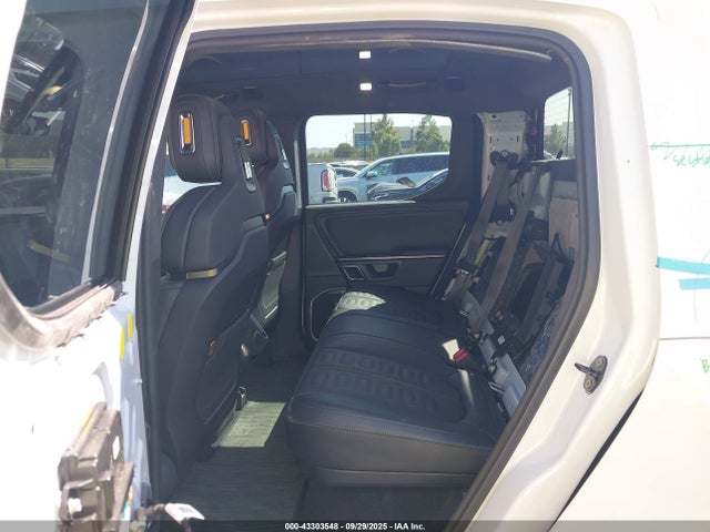 Rivian r1t 2022 7FCTGAAA1NN015309 Image 26