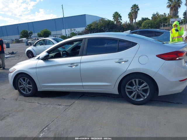 5NPD84LF6HH193576 Hyundai 2017