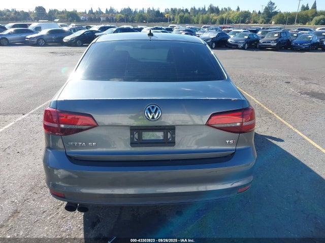 3VWB67AJ5JM207275 Volkswagen Jetta 1.4t Se/1.4t Wolfsburg Edition